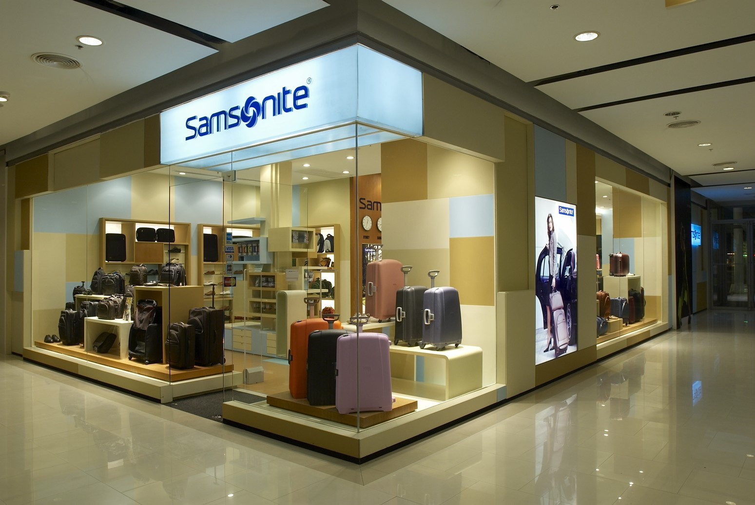 samsonite classics réalisé en 2007 par cadre architecteurs à Store concept global